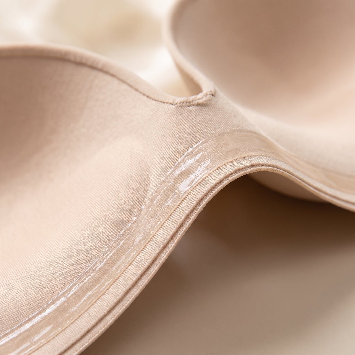 Effortless Lift Strapless Bra